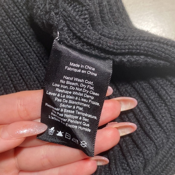 TNA beanie - Picture 3 of 3